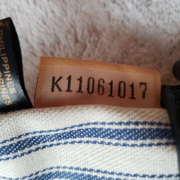 Dooney & Bourke Saffiano Black Zip Crossbody LIKE NEW - Picture 16 of 16